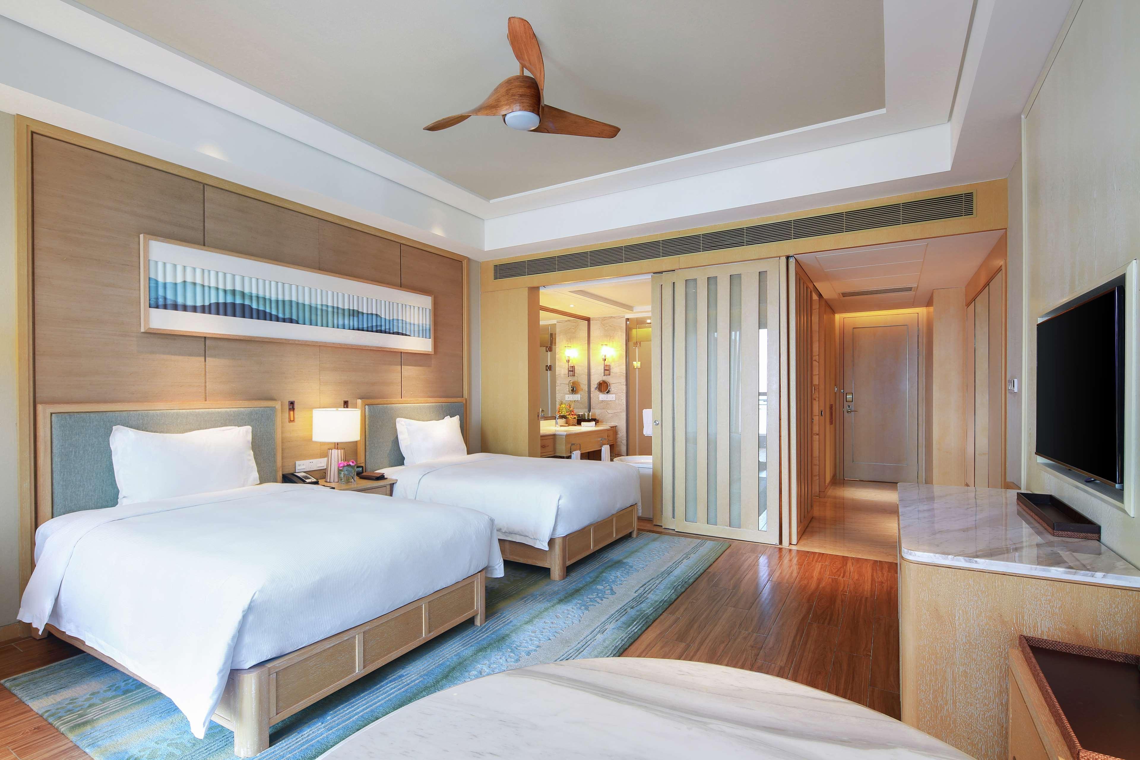 Hilton Yuxi Fuxian Lake Chengjiang  Exterior photo
