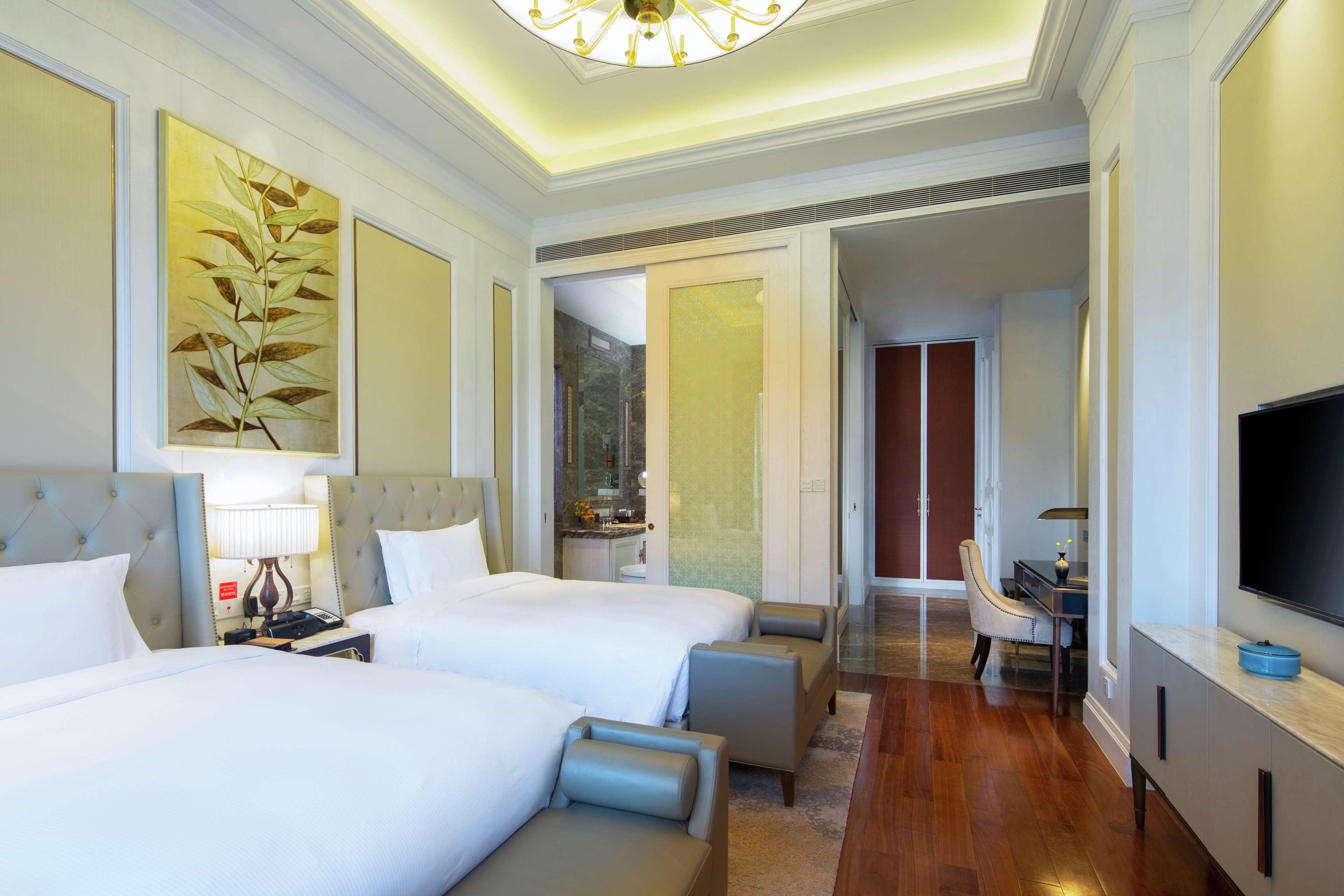Hilton Yuxi Fuxian Lake Chengjiang  Exterior photo
