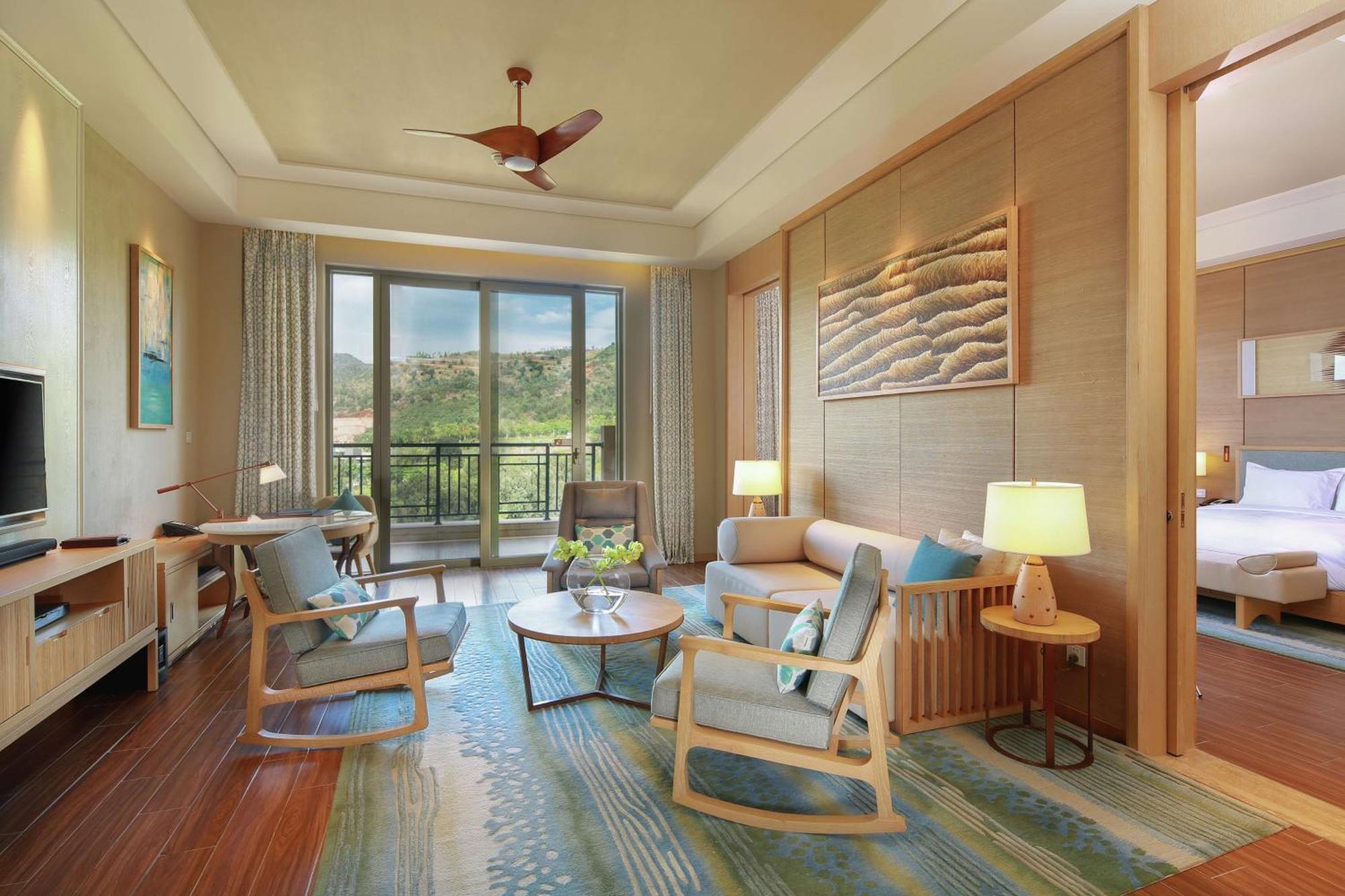 Hilton Yuxi Fuxian Lake Chengjiang  Exterior photo