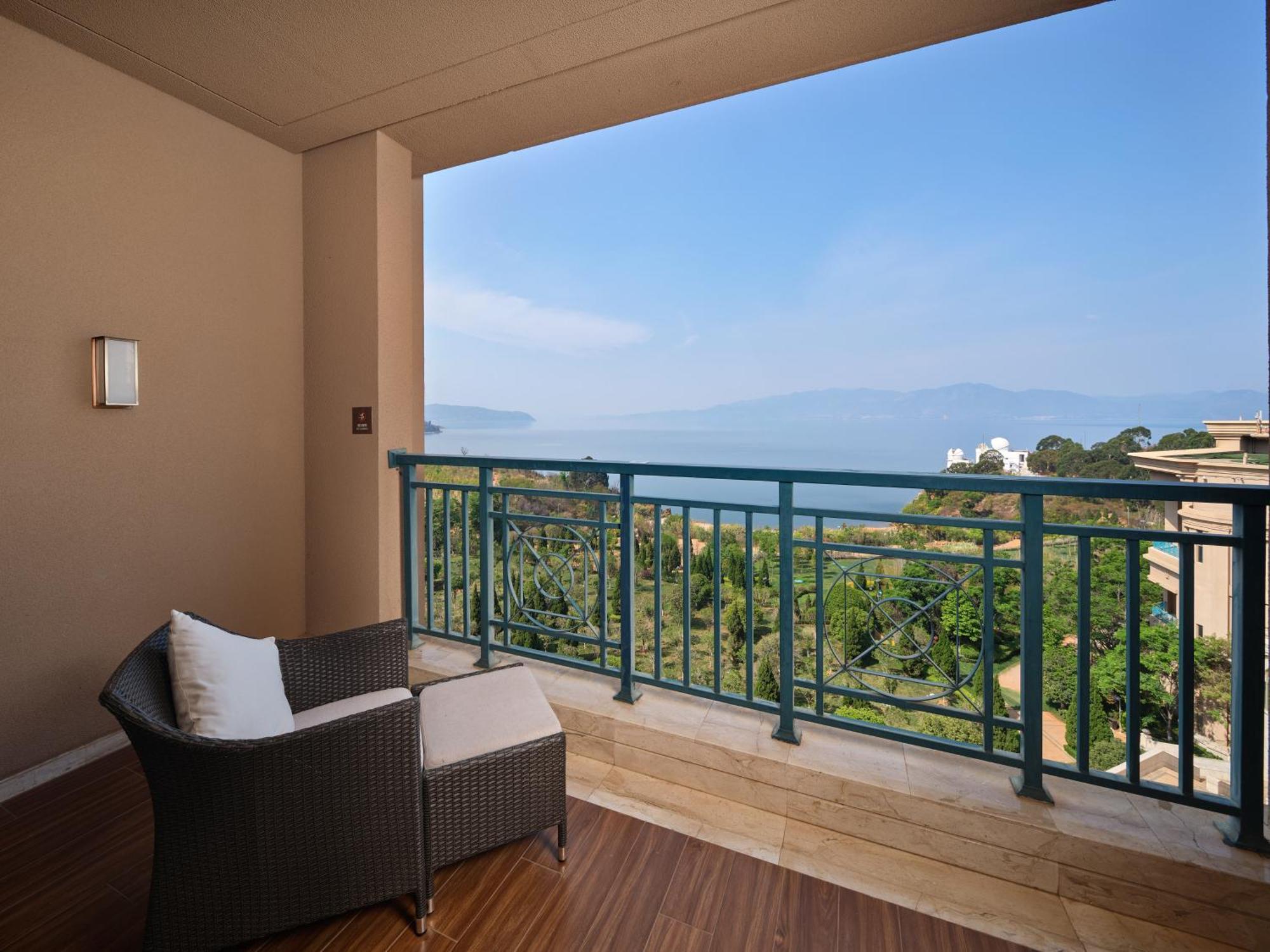 Hilton Yuxi Fuxian Lake Chengjiang  Exterior photo